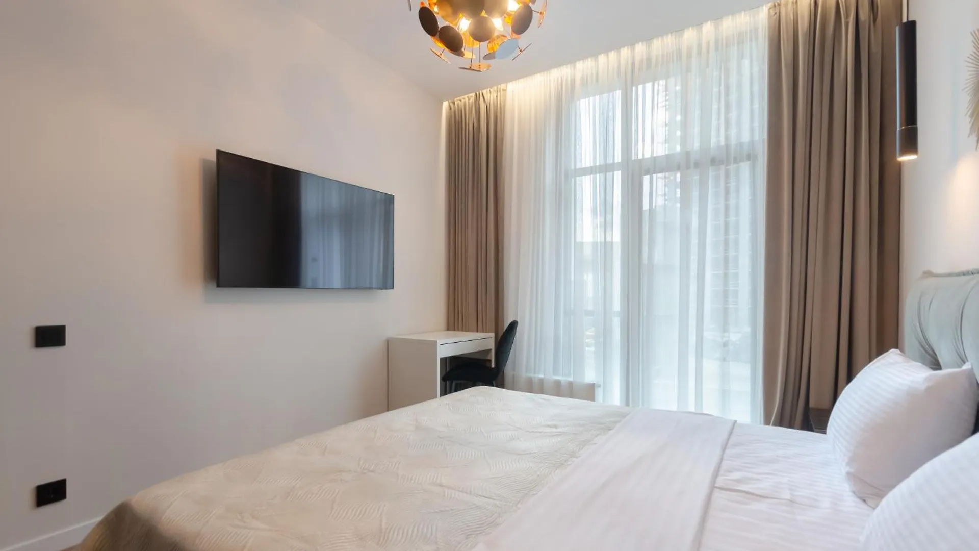 Petrovdom 2-5 New Apartment In Rc Novopecherski Lypky, 19B Andrii Verkhogliad Street キエフ ウクライナ